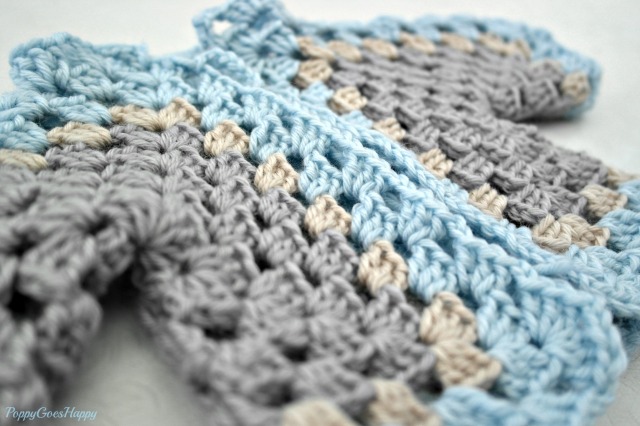 Details in grey and baby blue